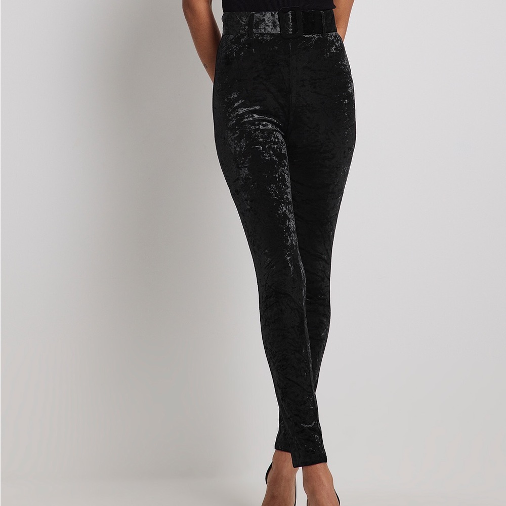 Belt Detail Velvet Leggings